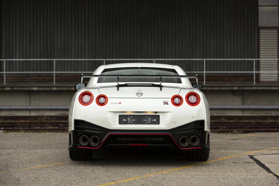  Nissan GT-R Nismo (R35) 2016 года  (WW) (фото 26 из 41)